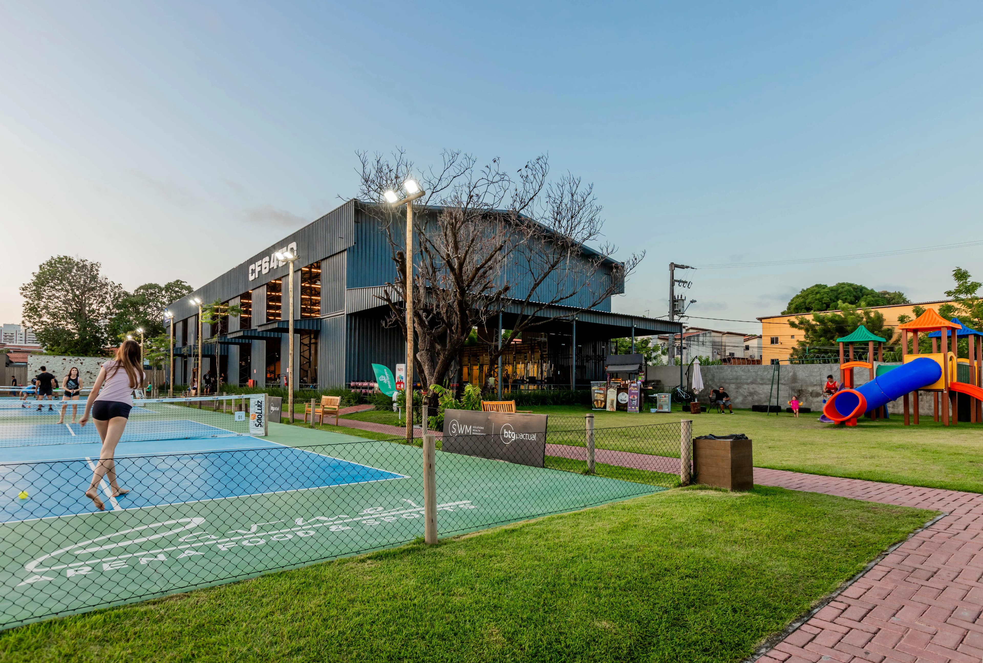composição de mobiliário do projeto Arena Carmel em Fortaleza, CE