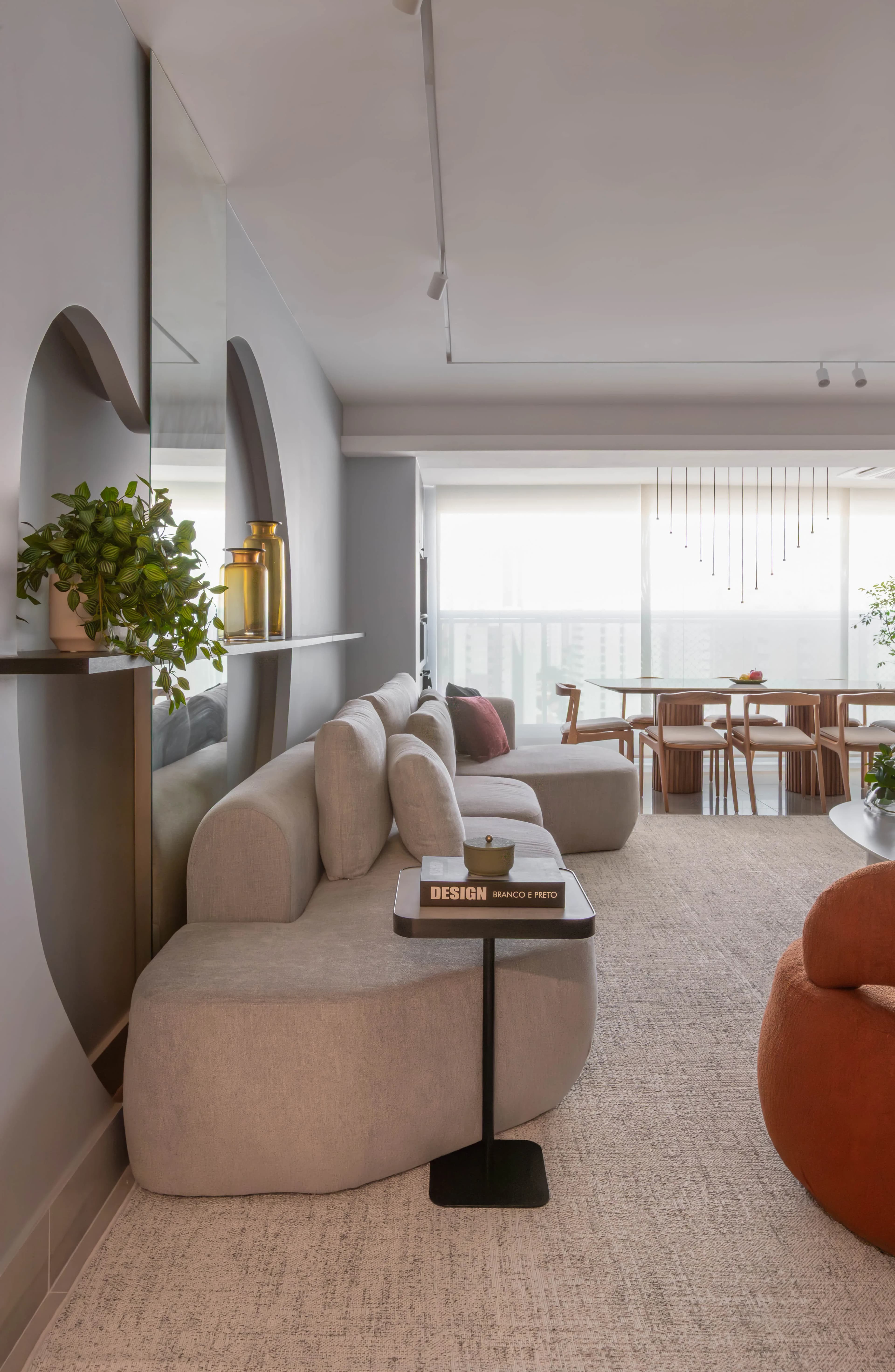 Living acolhedor do projeto Residencial TN em Fortaleza